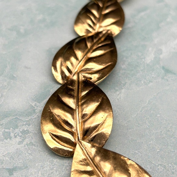 Vintage Circa 1955-1970 TRIFARI TM Gold Tone Large Leaf Choker Necklace 16-18” - Picture 6 of 15
